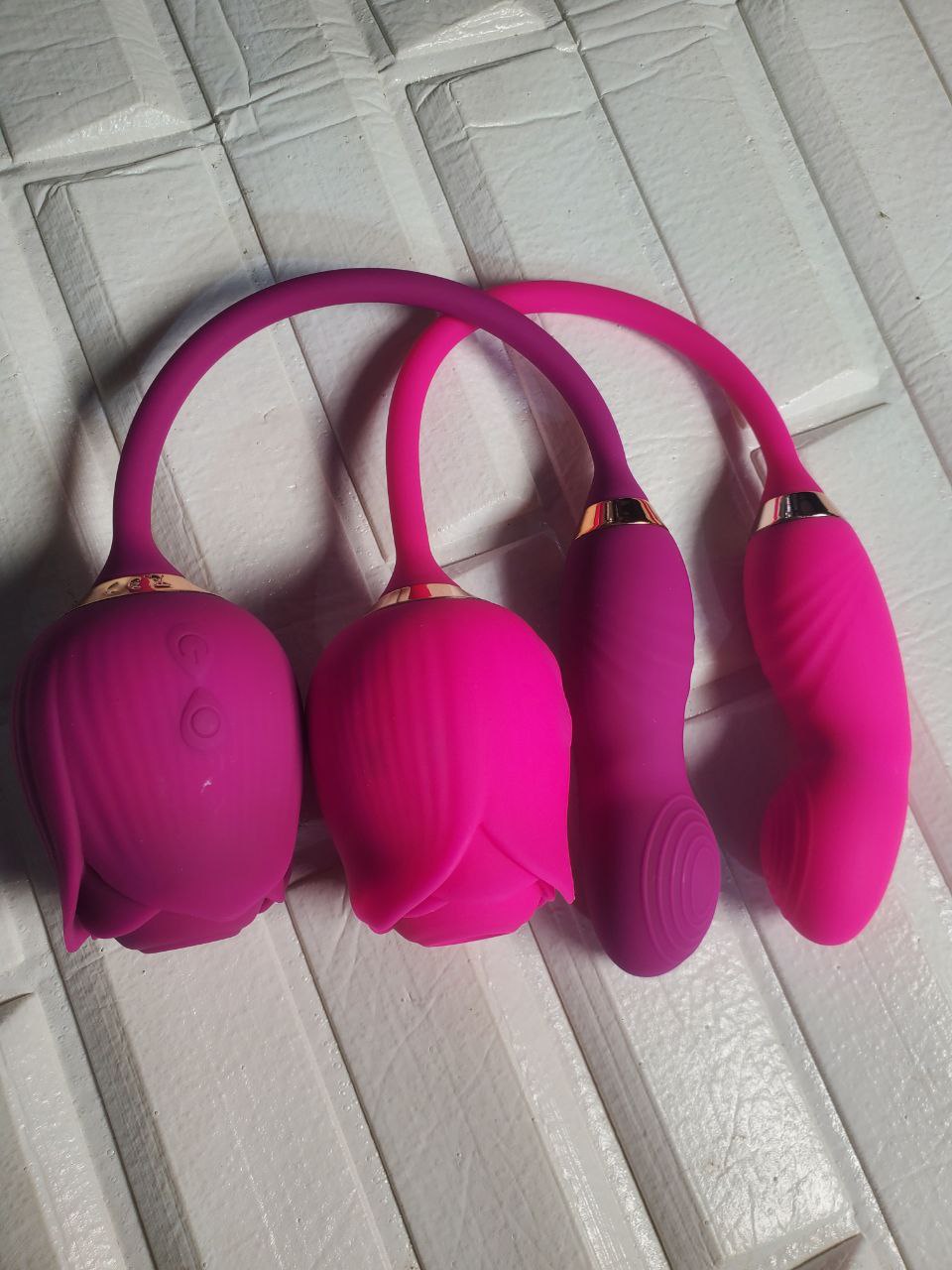 Finger sucking rose vibrator